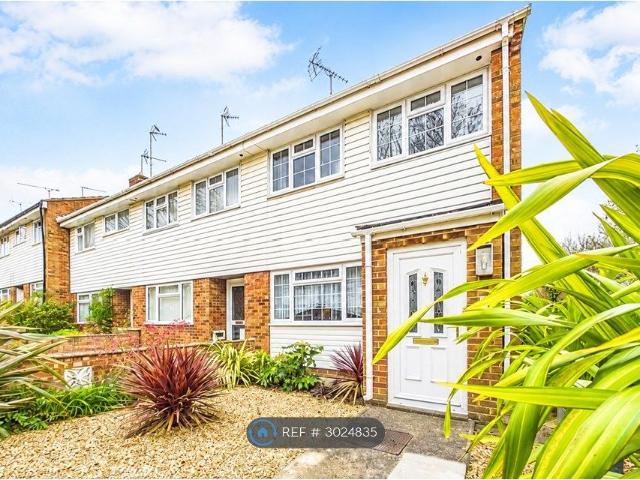 Bourne Court, Basingstoke RG21, 3 bed bungalow to rent, £1,535 pcm | PrimeLocation