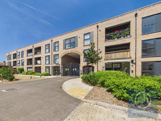 Bourne Court, Ruislip HA4 2 bed apartment to rent £2,180 pcm £503 pw