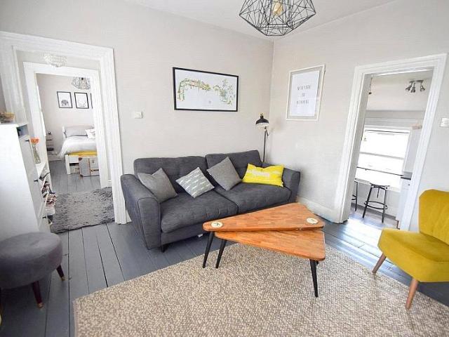 Bourne Avenue, Windsor, Berkshire, SL4 1 bed apartment to rent £1,395 pcm £322 pw