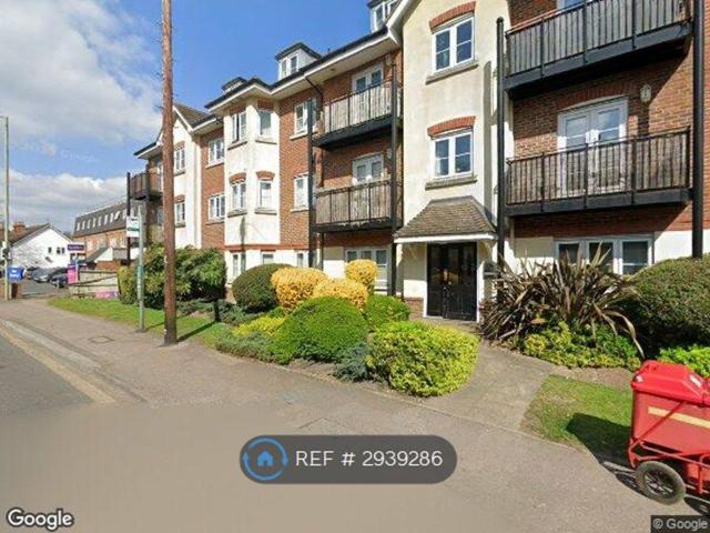 Bourne Place, Chertsey KT16, 2 bed flat to rent, £1,795 pcm | PrimeLocation