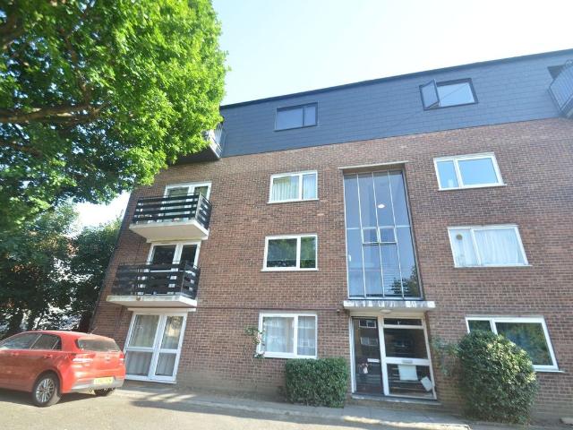 Bourne Way, Hayes BR2, 1 bed flat to rent, £1,400 pcm | PrimeLocation