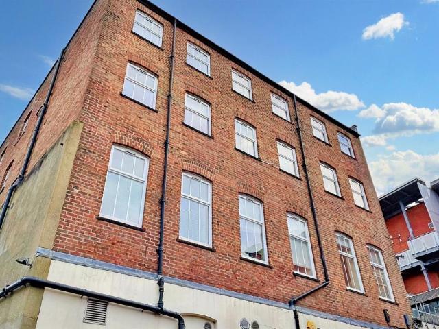 Bournemouth 2 bed flat to rent £1,100 pcm £254 pw