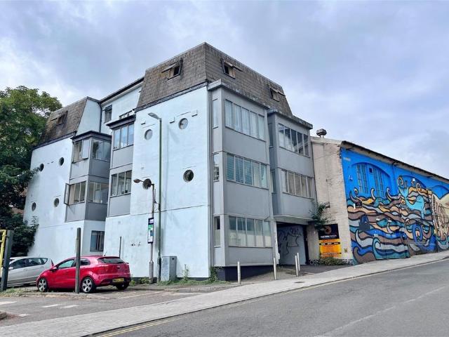 Bournemouth 2 bed flat to rent £900 pcm £208 pw
