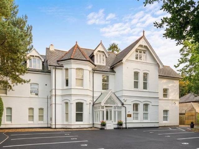 Bournemouth 3 bed flat to rent £1,500 pcm £346 pw