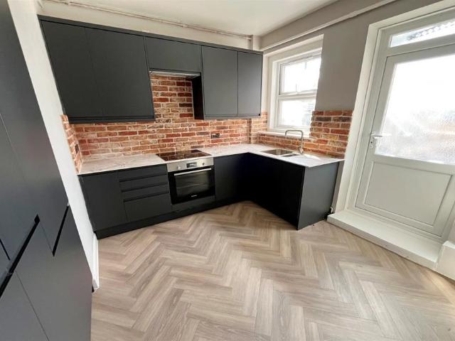 Bournemouth 3 bed flat to rent £1,850 pcm £427 pw