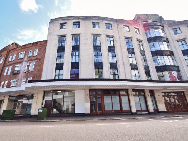 Bournemouth 3 bed flat to rent £1,200 pcm £277 pw