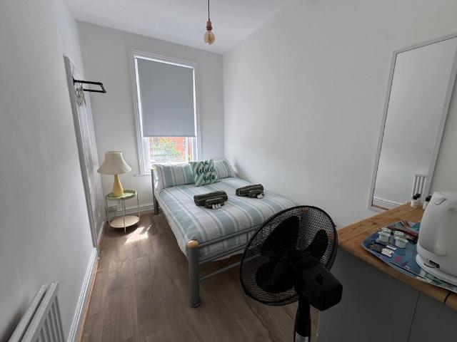 Bournemouth, BH5 1 bed in a house share to rent £700 pcm £162 pw