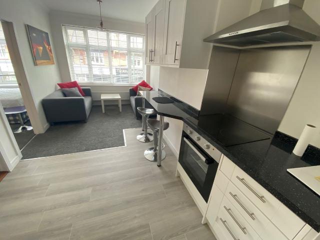 Bournemouth BH8, 3 bed flat to rent, £1,600 pcm | PrimeLocation