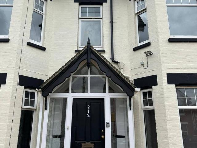 Bournemouth, BH8 1 bed in a house share to rent £750 pcm £173 pw
