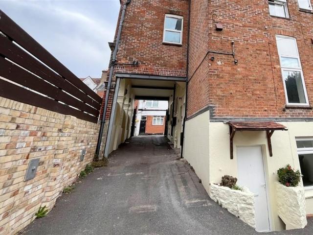 Bournemouth Centre 1 bed flat to rent £800 pcm £185 pw
