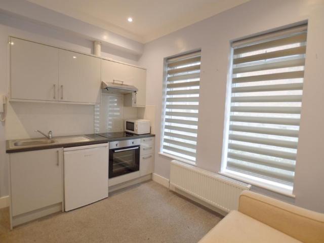 Bournemouth Road, Poole, Dorset, BH14 1 bed house to rent £750 pcm £173 pw