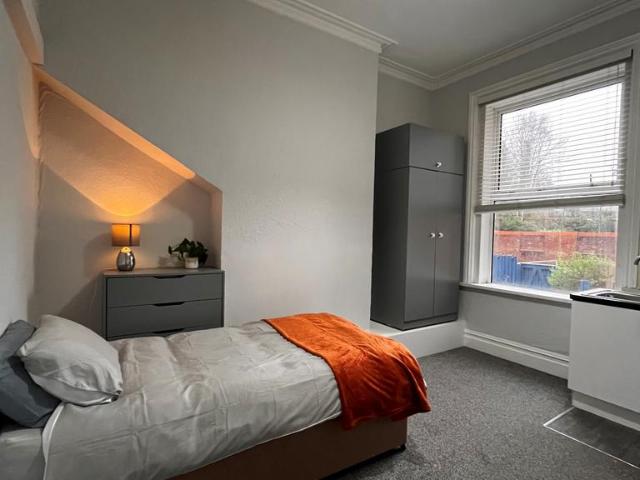 Bournemouth Road, Poole, Dorset, BH14 1 bed in a house share to rent £745 pcm £172 pw