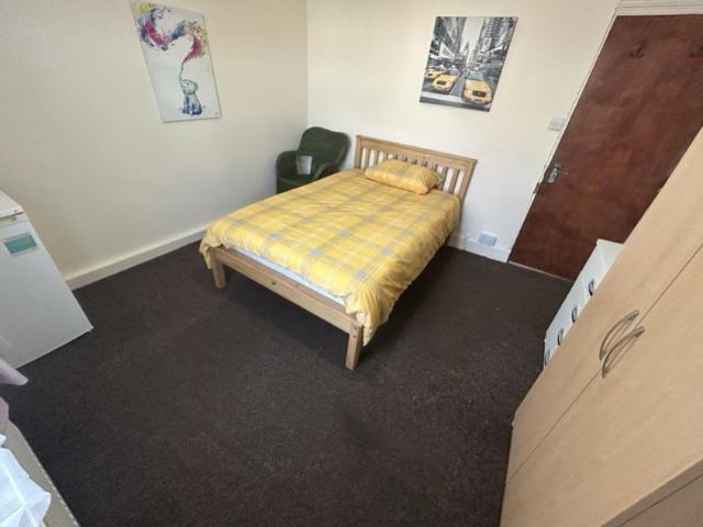 Bournemouth Road, Poole, Dorset, BH14 1 bed terraced house to rent £450 pcm £104 pw