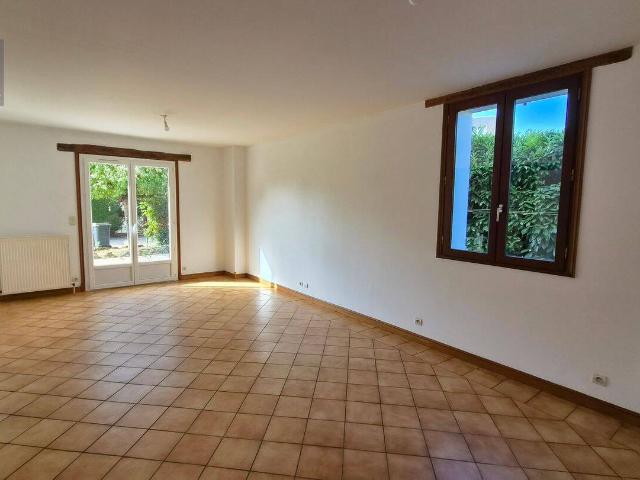 BOURRON MARLOTTE MAISON DE 3/4 CHAMBRES JARDIN DE 800 m² env