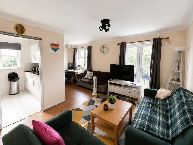 Boveney Close, SLOUGH SL1 2 bed flat to rent £1,500 pcm £346 pw