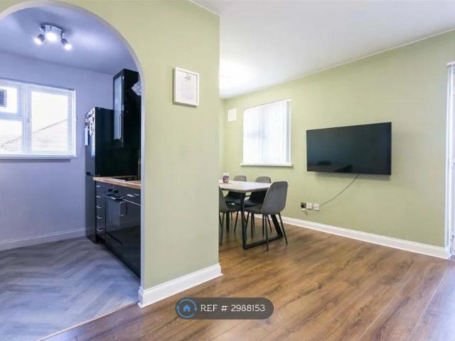 Boveney Close, Slough SL1, 2 bed flat to rent, £1,500 pcm | PrimeLocation