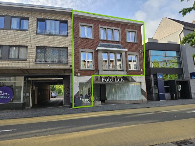 Bovenwoning met 5 slaapkamers en autostaanplaats in het cen