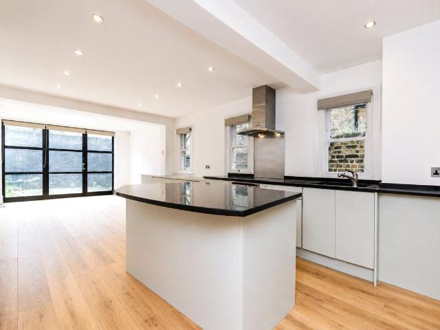 Bovingdon Road, Fulham SW6, 4 bed terraced house to rent, £7,500 pcm | PrimeLocation