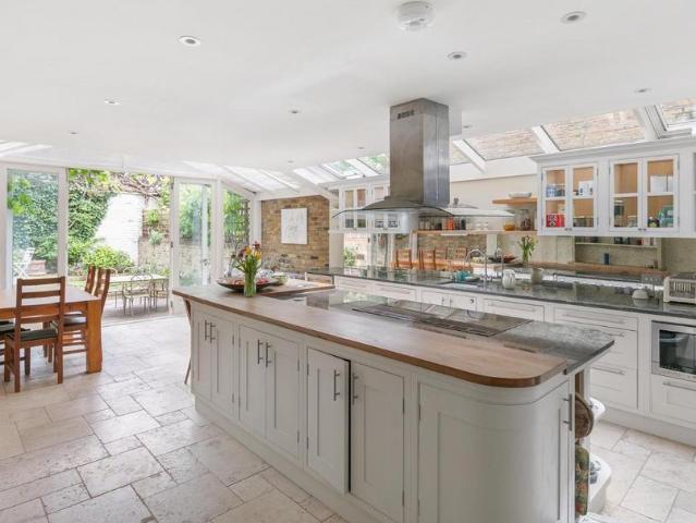 Bovingdon Road, Fulham, London 5 bed terraced house to rent £11,917 pcm £2,750 pw
