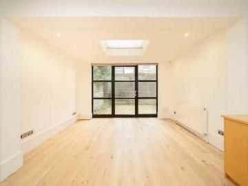 Bovingdon Road, London SW6 4 bed house to rent £8,000 pcm £1,846 pw