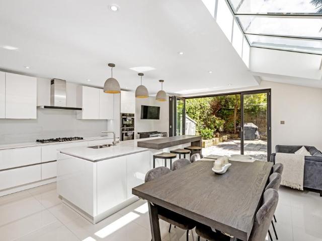 Bovingdon Road, London, SW6 5 bed semi detached house to rent £8,750 pcm £2,019 pw