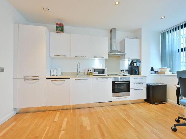 Bovis House, HA2, Harrow, South. 1 bed flat to rent £1,800 pcm £415 pw