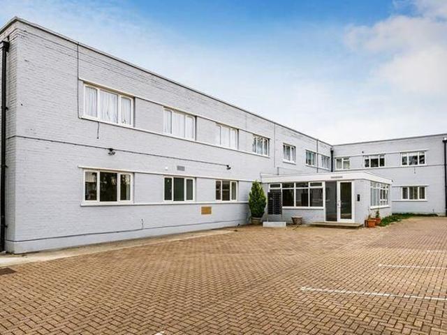 Bowthorpe House, Gatwick Road, Crawley RH10, 2 bed property to rent, £1,400 pcm | PrimeLocation