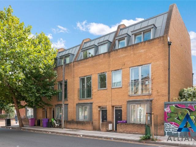 Bow Common Lane, London, Bow E3, 4 bed detached house to rent, £5,000 pcm | PrimeLocation