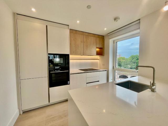 Bow Common Lane, London E3, 2 bed flat to rent, £2,800 pcm | PrimeLocation