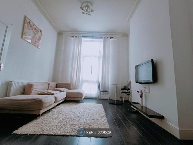 Bow, London E3, 2 bed flat to rent, £2,225 pcm | PrimeLocation