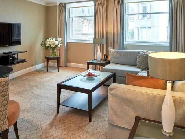 Bow Lane, London EC4M 1 bed apartment to rent £5,200 pcm £1,200 pw