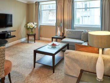 Bow Lane, London EC4M 1 bed apartment to rent £5,200 pcm £1,200 pw