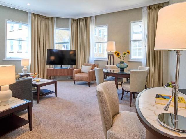 Bow Lane, London EC4M 1 bed apartment to rent £6,067 pcm £1,400 pw