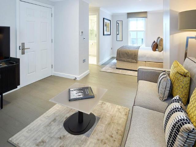 Bow Lane, London EC4M Studio to rent £3,900 pcm £900 pw