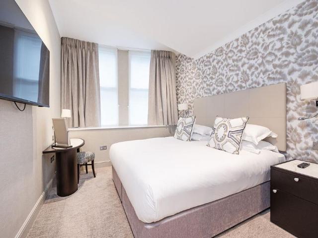 Bow Lane, St Pauls, London, EC4M 1 bed flat to rent £5,200 pcm £1,200 pw