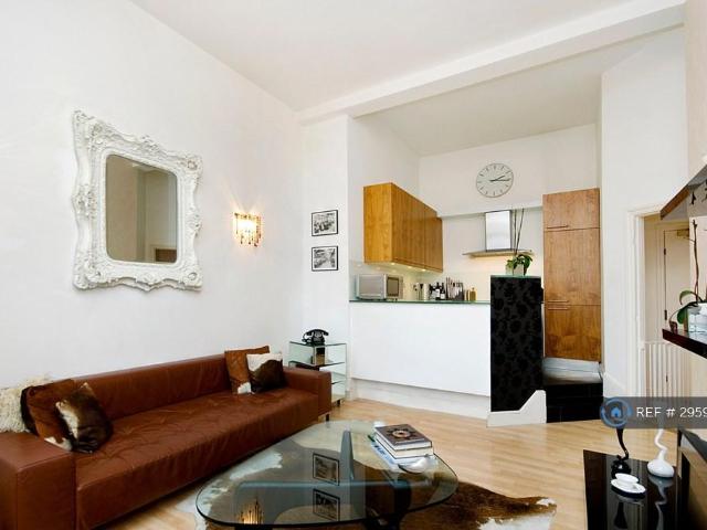 Bow Quarter, London, E3 2 bed flat to rent £2,500 pcm £577 pw
