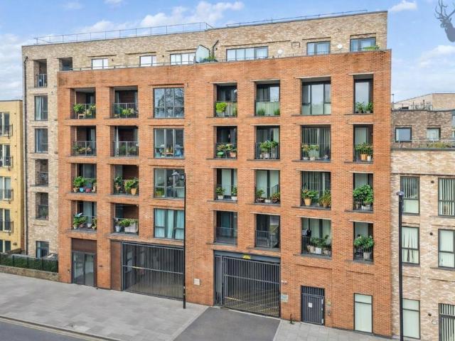 Bow Road, Bow E3 2 bed apartment to rent £2,300 pcm £531 pw