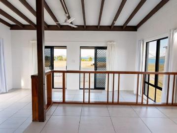 Bowen Waterfront Home for Rent 4 Bedroom, 2 Bathroom, DLUG, fully air conditionedfenced yard