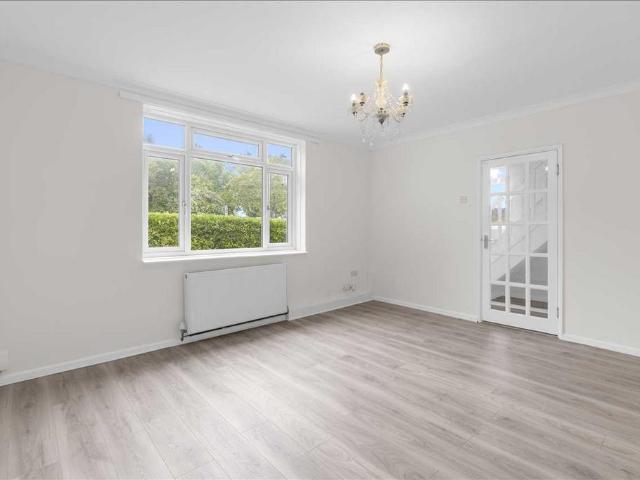 Bowen Drive, Dulwich 3 bed semi detached house to rent £3,000 pcm £692 pw
