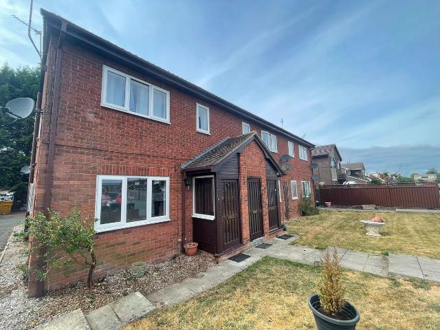 Bowens Field, Wem, Shrewsbury, Shropshire SY4, 2 bed flat to rent, £800 pcm | PrimeLocation
