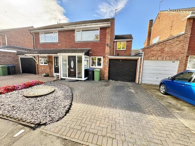 Bowes Grove, Spennymoor 3 bed semi detached house to rent £795 pcm £183 pw