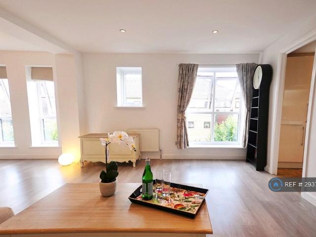 Bowes Lyon Hall, London, E16 3 bed flat to rent £3,350 pcm £773 pw