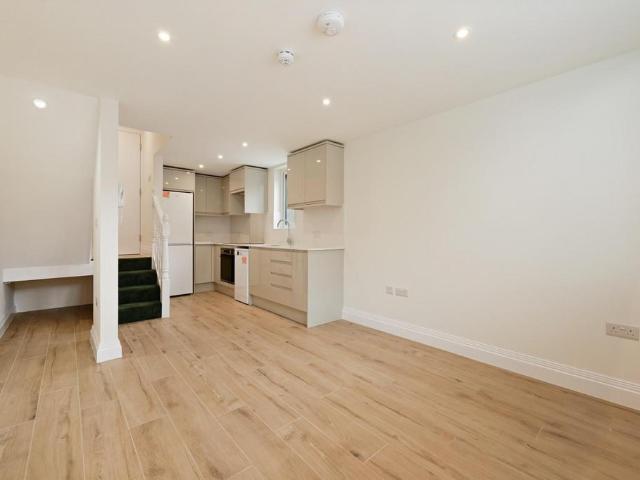 Bowes Road, Arnos Grove, N11 1 bed flat to rent £1,638 pcm £378 pw