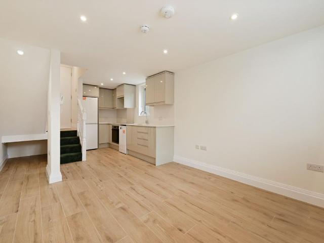 Bowes Road, Arnos Grove N11, 1 bed flat to rent, £1,640 pcm | PrimeLocation