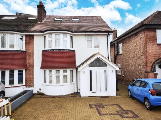 Bowes Road, London, W3 7AL, United Kingdom | 5 bed duplex for rent #117708336 | Rentberry