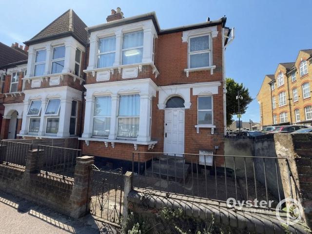 Bowes Road, London N11, 3 bed maisonette to rent, £2,000 pcm | PrimeLocation