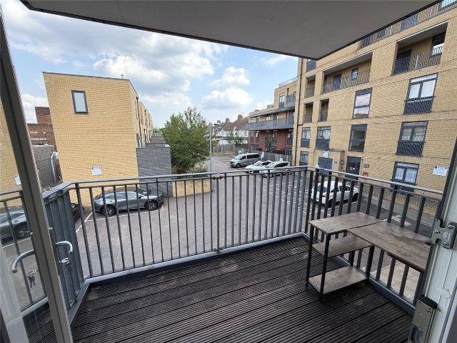 Bowes Road, London N11, 1 bed flat to rent, £1,750 pcm | PrimeLocation