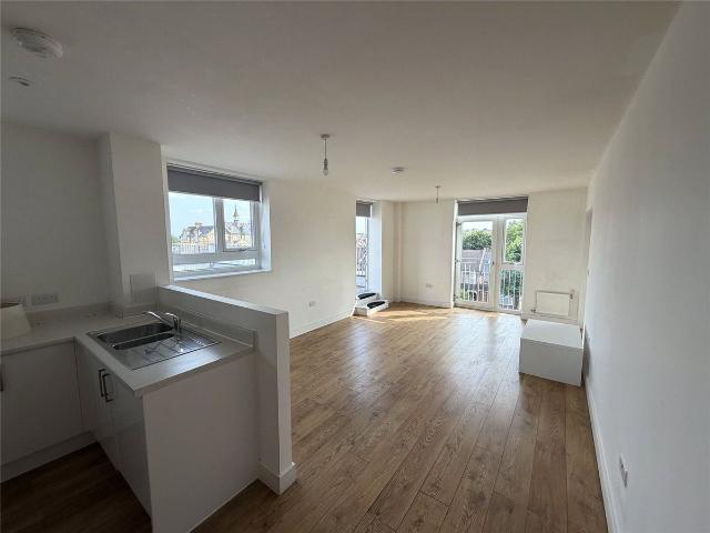 Bowes Road, London N11, 2 bed flat to rent, £2,250 pcm | PrimeLocation