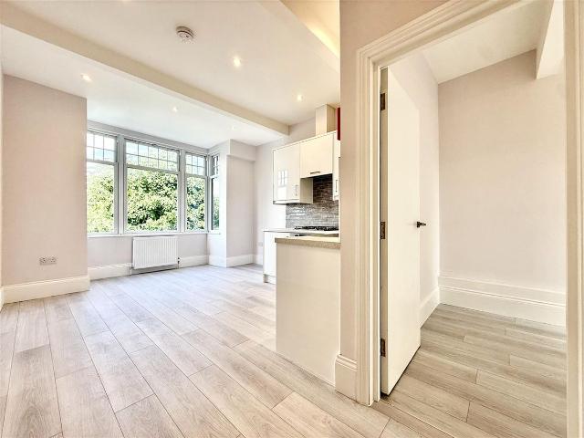 Bowes Road, Palmers Green, London N13, 1 bed flat to rent, £1,300 pcm | PrimeLocation