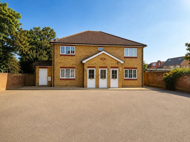 Bower Way, Cippenham SL1, 2 bed flat to rent, £1,650 pcm | PrimeLocation